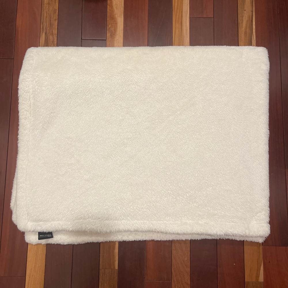 Plush White Faux Fur Throw Blanket